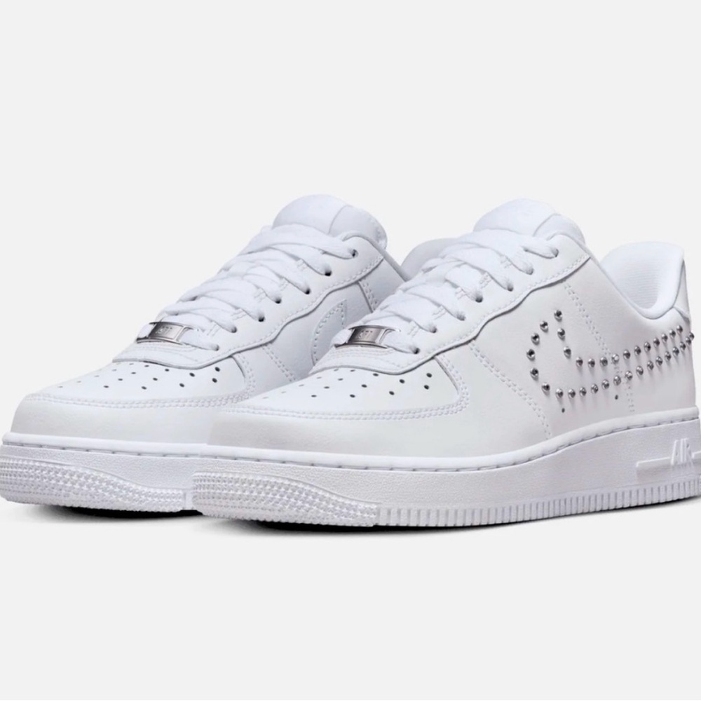 Nike Air Force 1 '07 White and Silver Sneakers Metallic Chrome